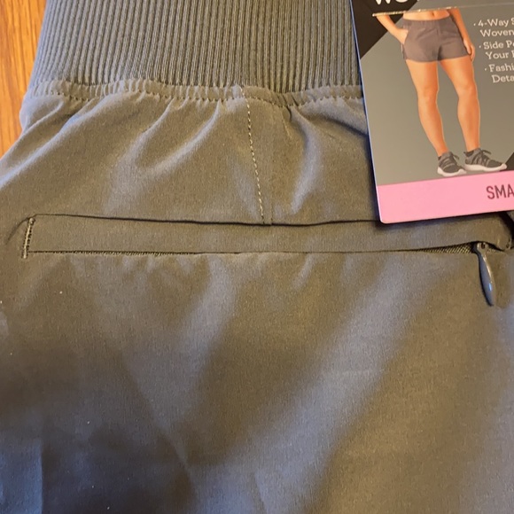 Active Woven Womens shorts - Picture 4 of 6